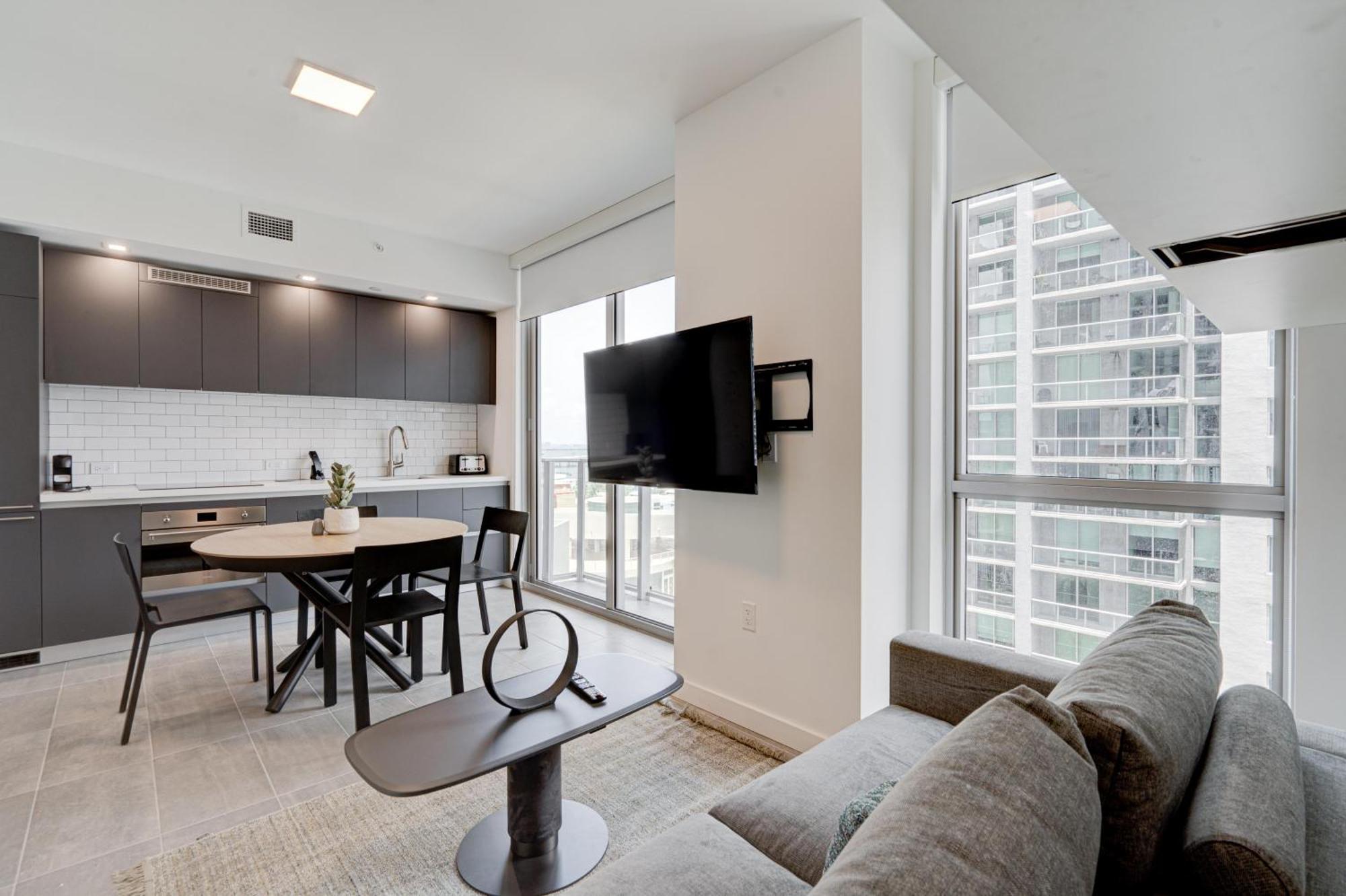 1912aa Downtown Apartment
